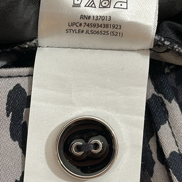 Isaac Mizrahi New York Distressed Leopard Tailored 5" Inseam Short Size 4 NEW - Picture 7 of 9